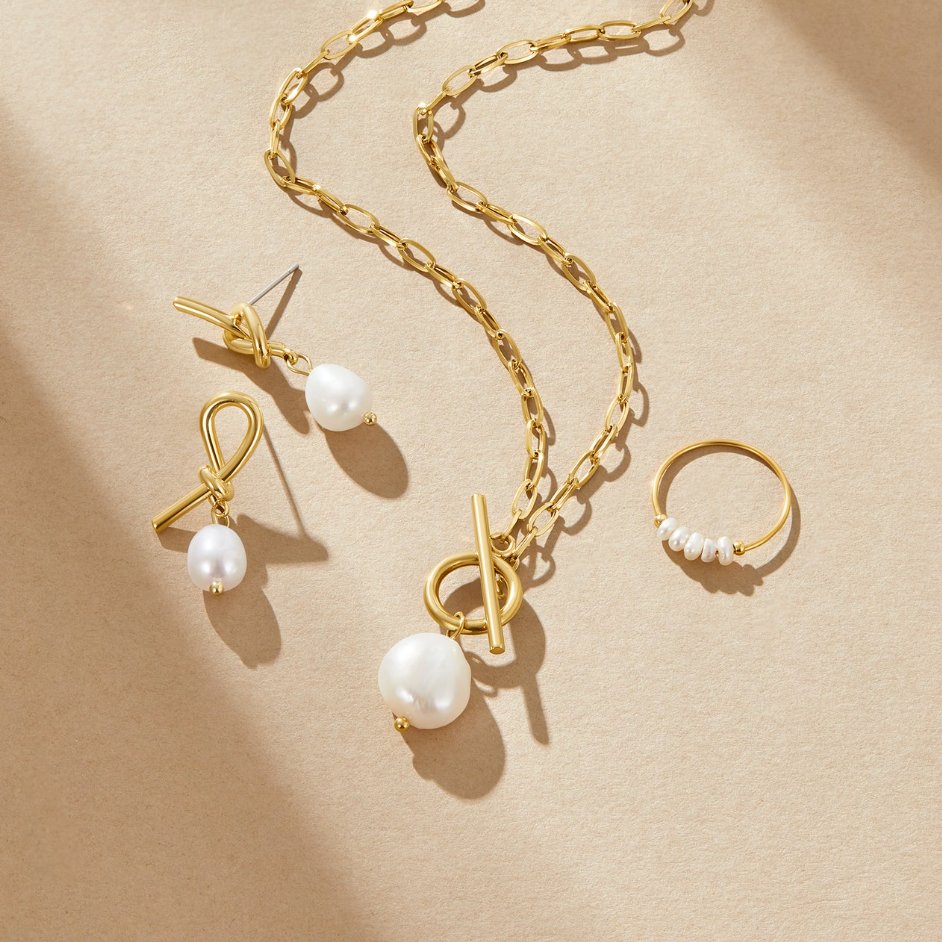 Eva Freshwater Pearl Gold Necklace