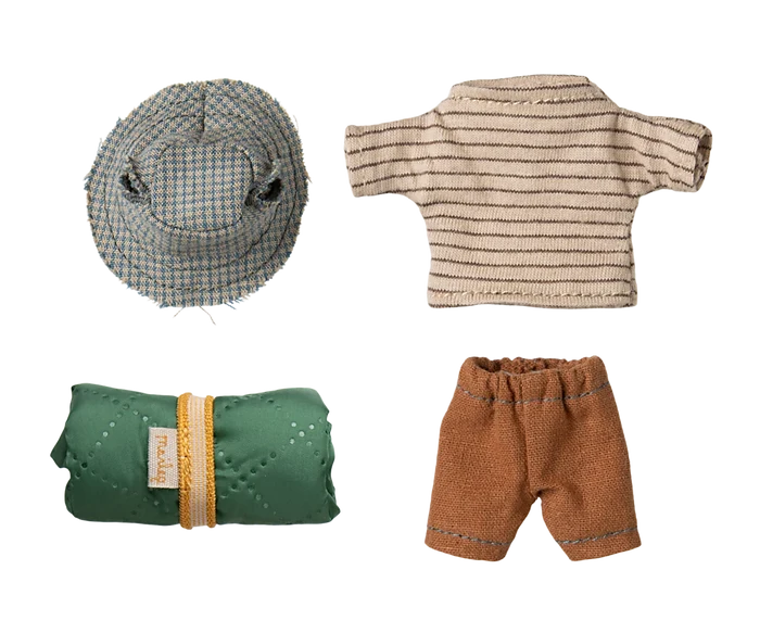 Maileg Big Brother Hiker Mouse — flat lay of included accessories: a grey tweed bucket hat, cream striped knit top, rust-orange shorts, and a rolled green quilted sleeping bag with gold elastic strap