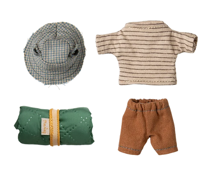 Maileg Big Brother Hiker Mouse — flat lay of included accessories: a grey tweed bucket hat, cream striped knit top, rust-orange shorts, and a rolled green quilted sleeping bag with gold elastic strap