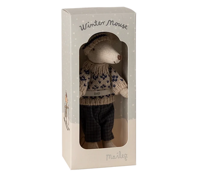 Maileg Winter Mouse Ski Dad — linen mouse doll in a cream and navy Fair Isle knit sweater and dark gingham shorts, displayed inside the Winter Mouse gift box labeled Dad