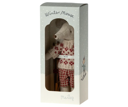 Maileg Winter Mouse Ski Mum — close-up of doll displayed inside the Winter Mouse gift box, wearing a Fair Isle sweater and gingham pants with skis and poles